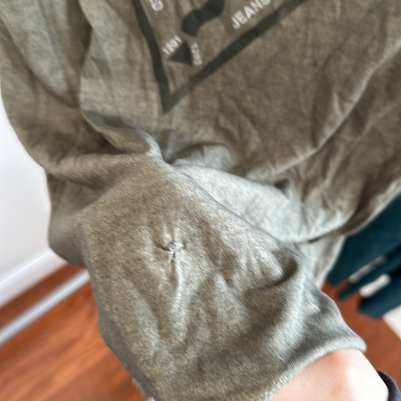 Guess t-shirt - Picture 2 of 3